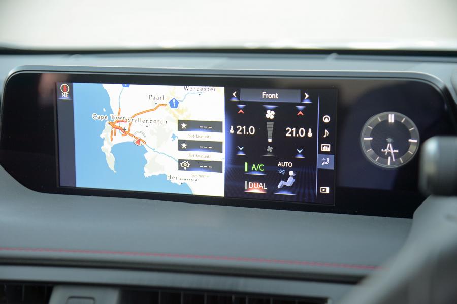 Детали интерьера Lexus UX200 F-Sport 2019 года  (ZA) (фото 36 из 39)
